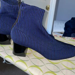 A NWNT Zaras pull on sock boots